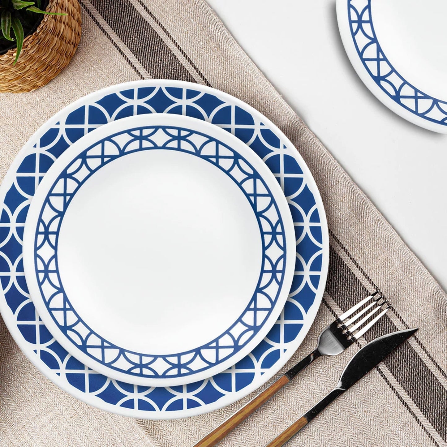 Corelle® Cobalt Circles 16-piece Mugless Dinnerware Set, Service of 4